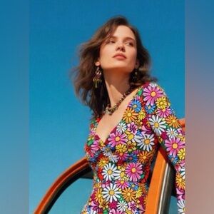 Follow Me,Join the show To Win 70’s Style Blouse Givie